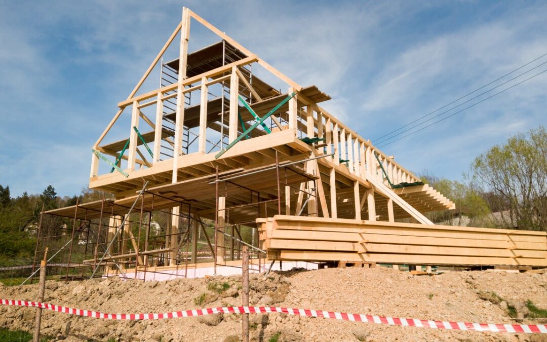 Drewno konstrukcyjne do domu szkieletowego – przewodnik dla inwestora